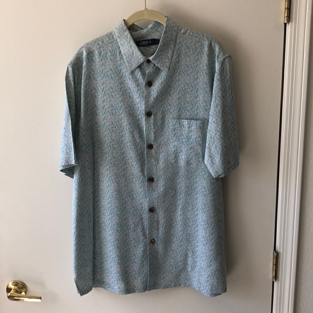Boca Classics Short Sleeve Silk Button Down Size L GUC Light Blue w/ sea shells